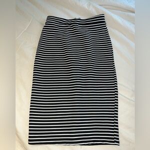 RUE 21 Pencil skirt- black and white